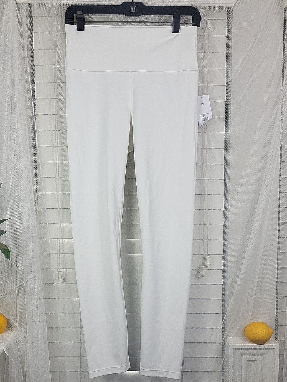 Spiritual Gangster White 7/8 High Vibe Legging. Size L
